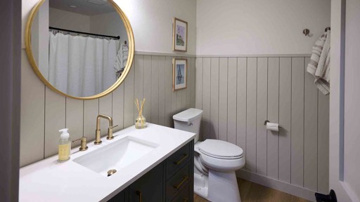 Full Bathroom