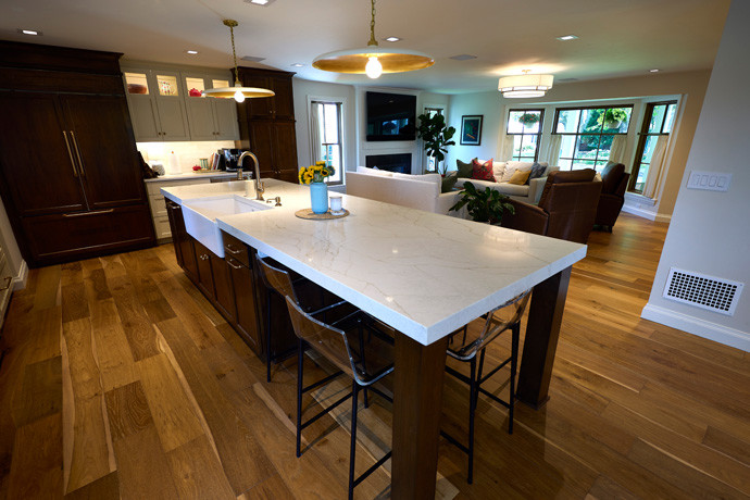 Kitchen that uses layered lighting